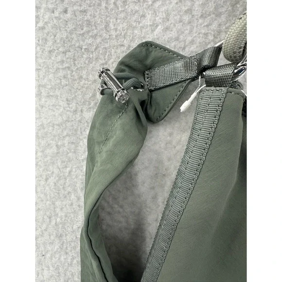 Lululemon Convertible Ruched Crossbody Bag OS Green NEW Water-Repellent 6.5L - Picture 8 of 15